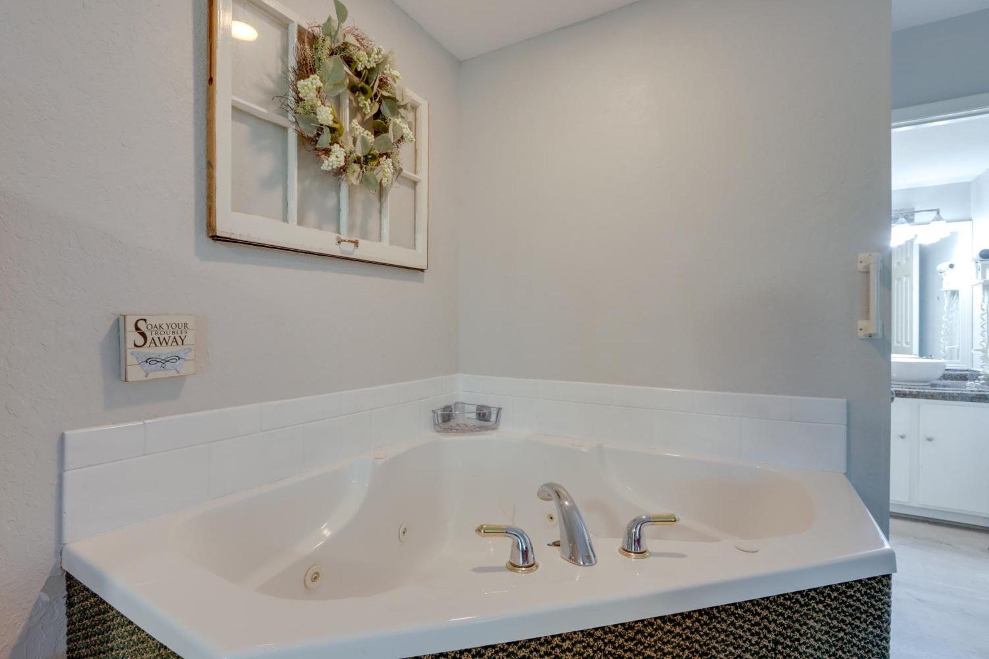 Hot Tub And Fire Pit Margaritaville Home! Osage Beach Exteriör bild